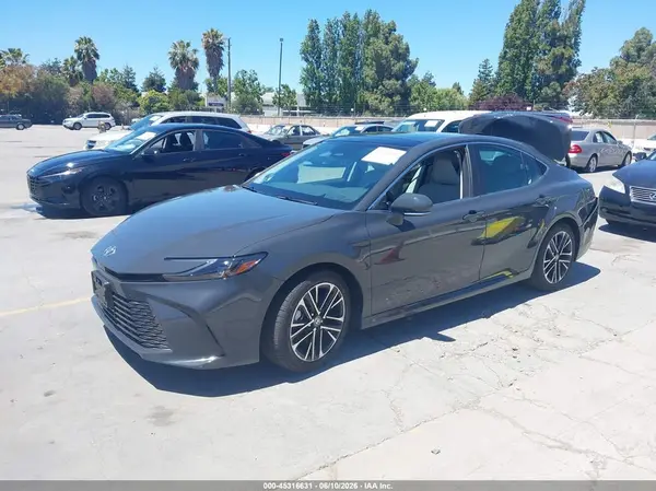 LOT-1-45316631 2025 TOYOTA CAMRY - Image 2