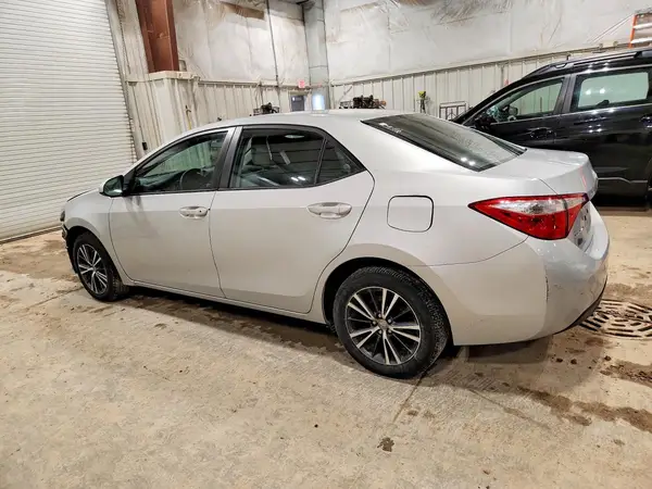 LOT-3-48658416 2016 TOYOTA COROLLA - Image 2