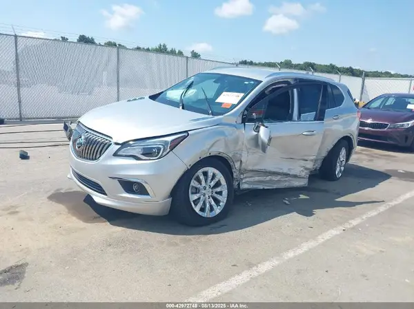 LRBFX1SA0JD028696 2018 BUICK ENVISION - Image 2