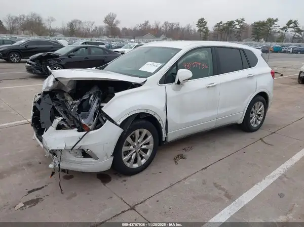 LRBFX1SA7JD029327 2018 BUICK ENVISION - Image 2