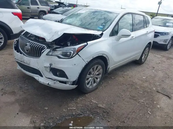 LRBFX1SA7JD082528 2018 BUICK ENVISION - Image 2