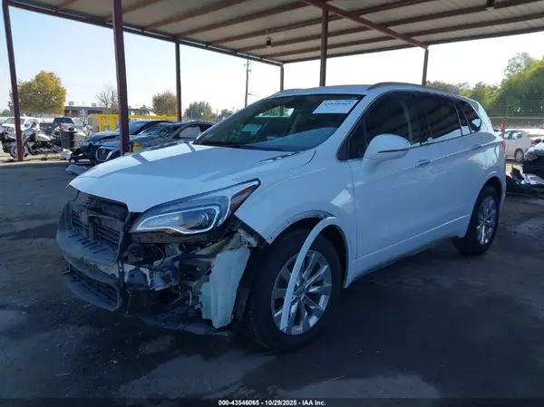 LRBFX1SA8JD023696 2018 BUICK ENVISION - Image 2