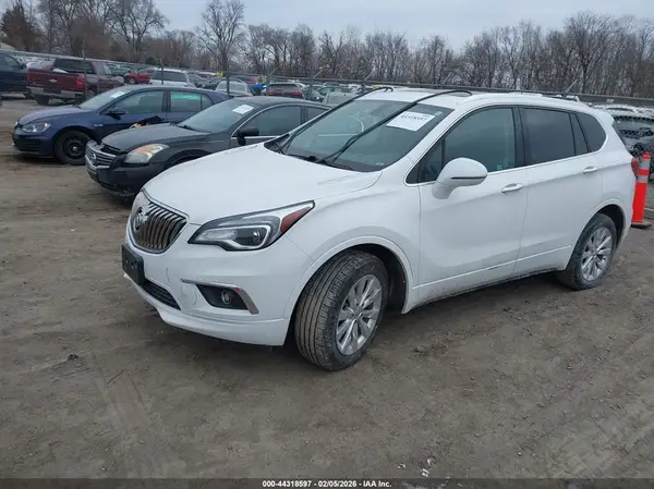 LRBFX1SA9JD005899 2018 BUICK ENVISION - Image 2