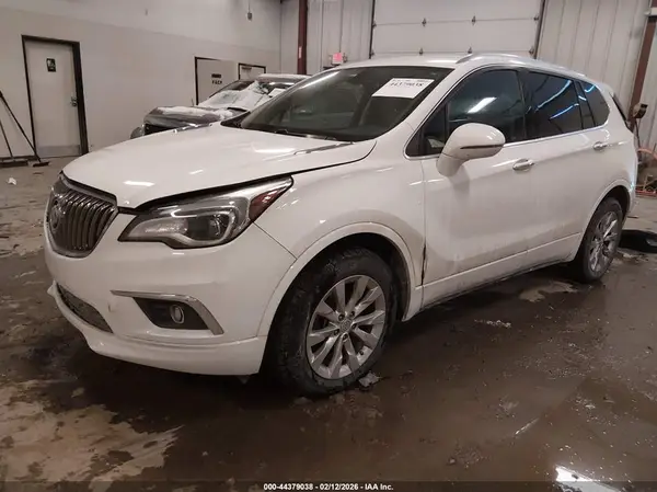 LRBFX1SA9JD017888 2018 BUICK ENVISION - Image 2