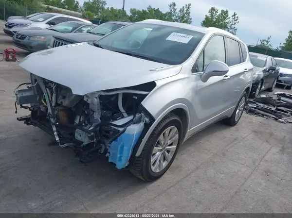 LRBFX1SA9JD025697 2018 BUICK ENVISION - Image 2