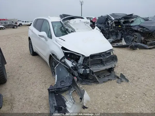 LRBFX2SA7JD026661 2018 BUICK ENVISION - Image 1