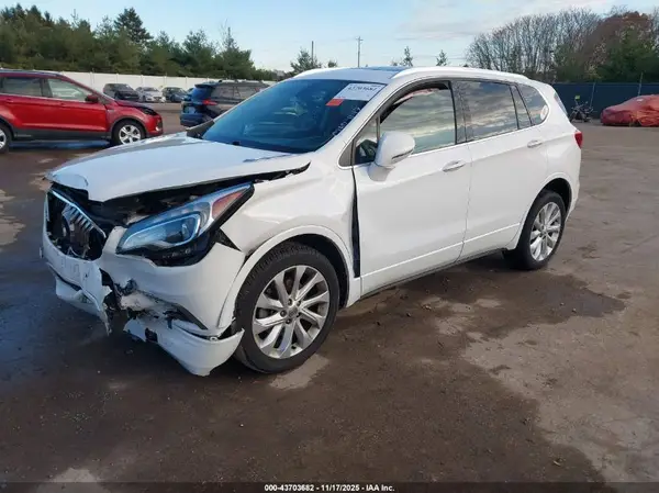 LRBFX3SX7JD027450 2018 BUICK ENVISION - Image 2