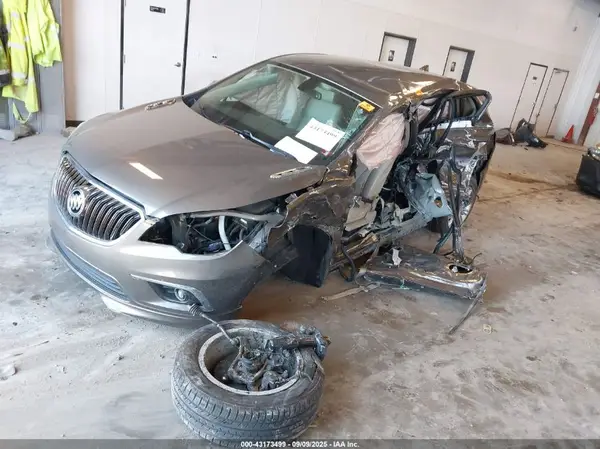 LRBFXCSA9JD029289 2018 BUICK ENVISION - Image 2