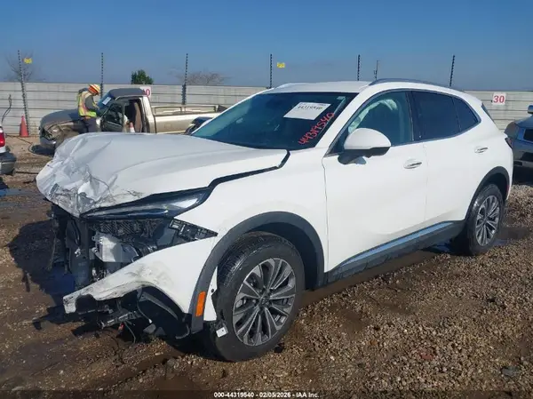 LRBFZME40RD065731 2024 BUICK ENVISION - Image 2