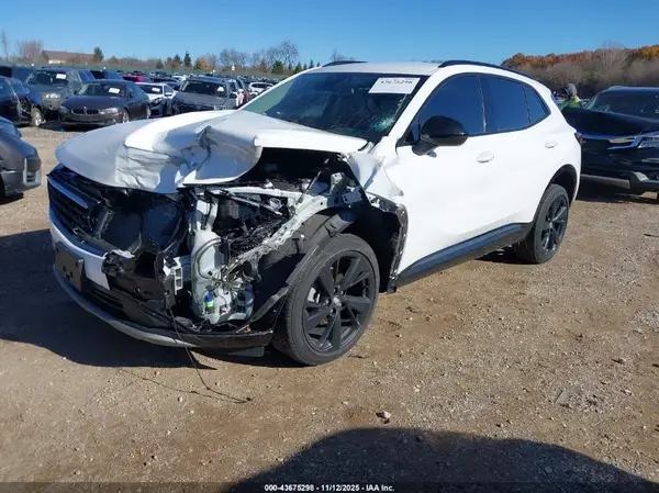 LRBFZMR47ND066895 2022 BUICK ENVISION - Image 2