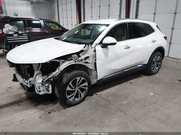 LRBFZPR43PD211080 2023 BUICK ENVISION - Image 2