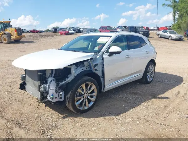 LRBFZSR46PD203705 2023 BUICK ENVISION - Image 2