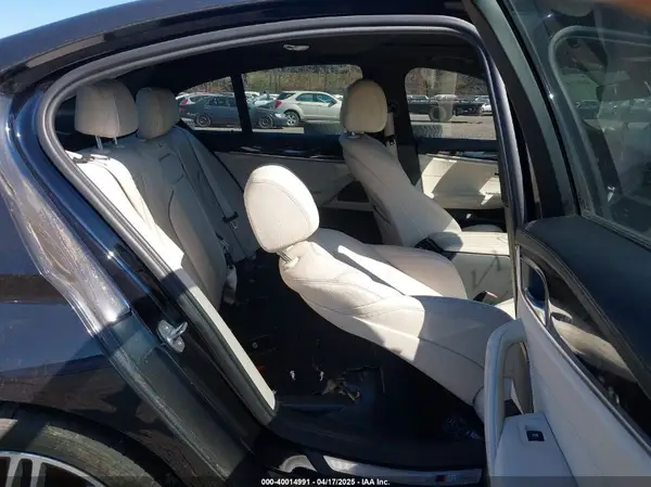LRW3E1EC0PC922068 2017 BMW 5ER - Image 8