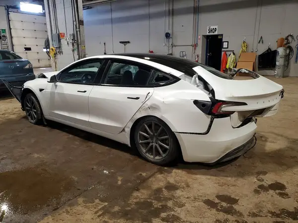 LRW3E7EB9RC086869 2024 TESLA MODEL 3 - Image 2