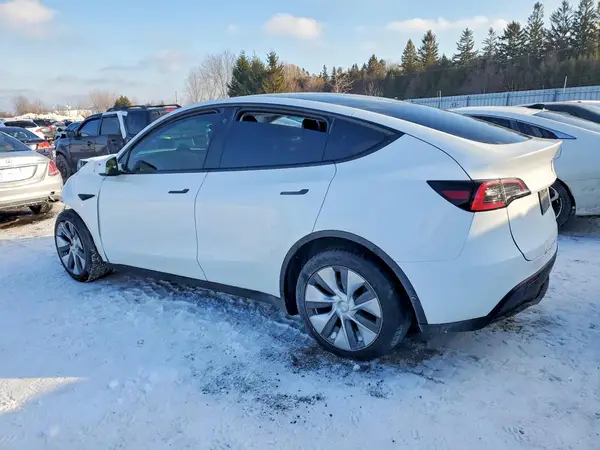 LRWYGDEE0PC027277 2023 TESLA MODEL Y - Image 2