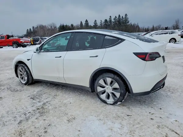 LRWYGDEE0PC028669 2023 TESLA MODEL Y - Image 2