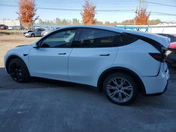 LRWYGDEE0PC081002 2023 TESLA MODEL Y - Image 2
