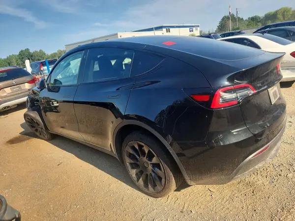 LRWYGDEE0PC105007 2023 TESLA MODEL Y - Image 2