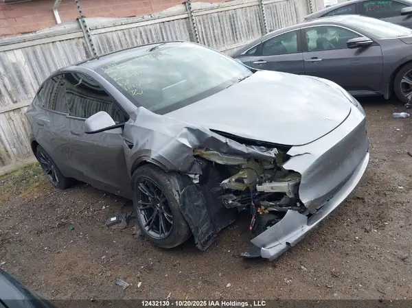 LRWYGDEE1RC630645 2024 TESLA MODEL Y - Image 1