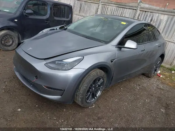 LRWYGDEE1RC630645 2024 TESLA MODEL Y - Image 2