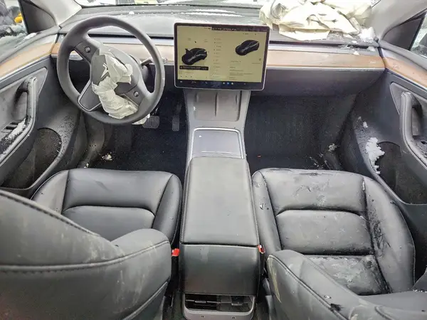 LRWYGDEE1RC670496 2024 TESLA MODEL Y - Image 8