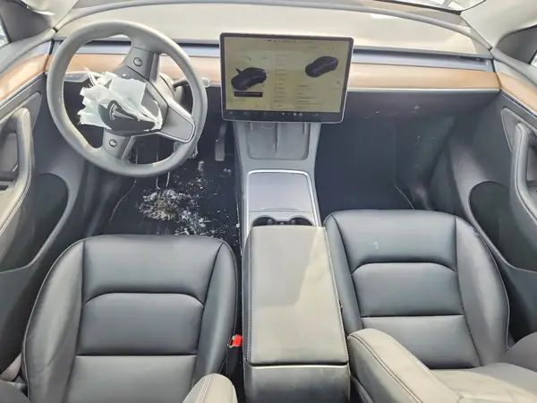 LRWYGDEE1RC670790 2024 TESLA MODEL Y - Image 8