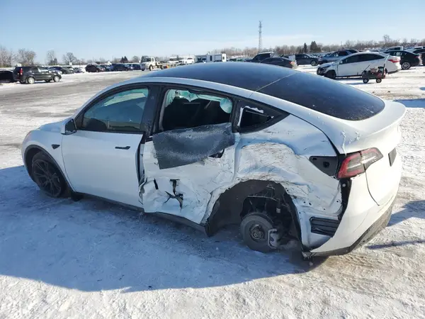 LRWYGDEE2RC661614 2024 TESLA MODEL Y - Image 2