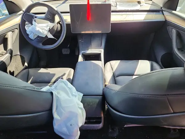 LRWYGDEE4PC079298 2023 TESLA MODEL Y - Image 8