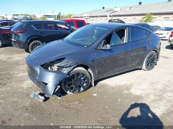 LRWYGDEE4PC136597 2023 TESLA MODEL Y - Image 2