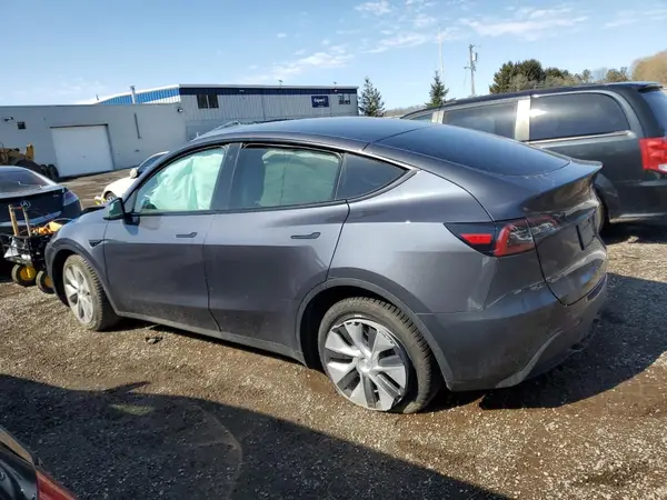 LRWYGDEE4PC137054 2023 TESLA MODEL Y - Image 2