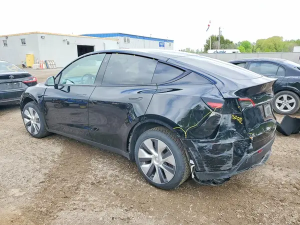 LRWYGDEE5PC110154 2023 TESLA MODEL Y - Image 2