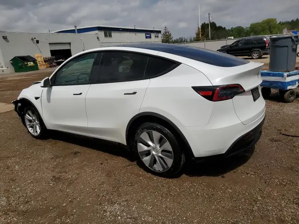 LRWYGDEE5PC266209 2023 TESLA MODEL Y - Image 2