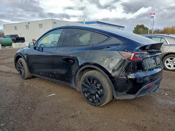 LRWYGDEE6PC264730 2023 TESLA MODEL Y - Image 2