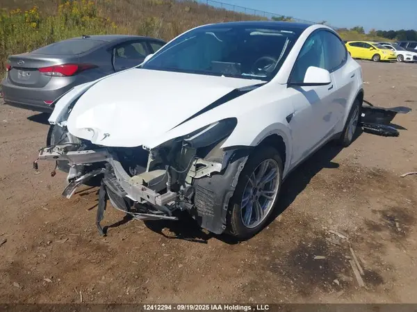 LRWYGDEE7PC067243 2023 TESLA MODEL Y - Image 2