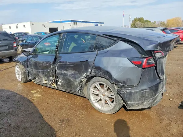 LRWYGDEE7PC103531 2023 TESLA MODEL Y - Image 2
