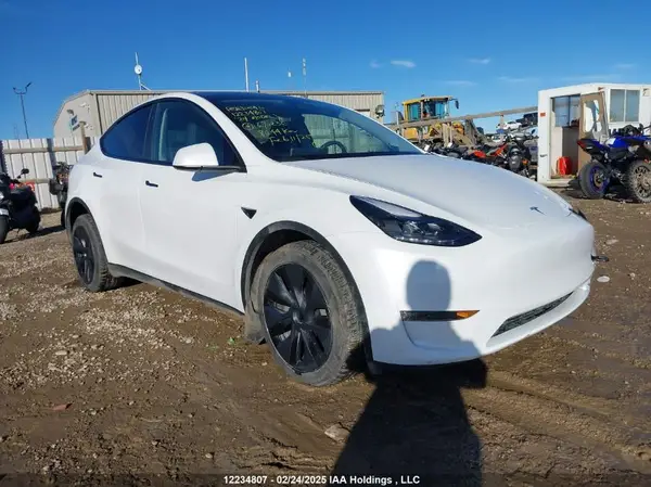 LRWYGDEE8RC670236 2024 TESLA MODEL Y - Image 1