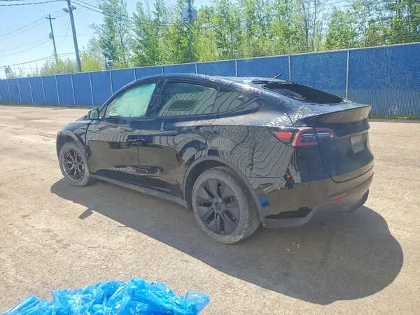LRWYGDEE8RC670723 2024 TESLA MODEL Y - Image 2