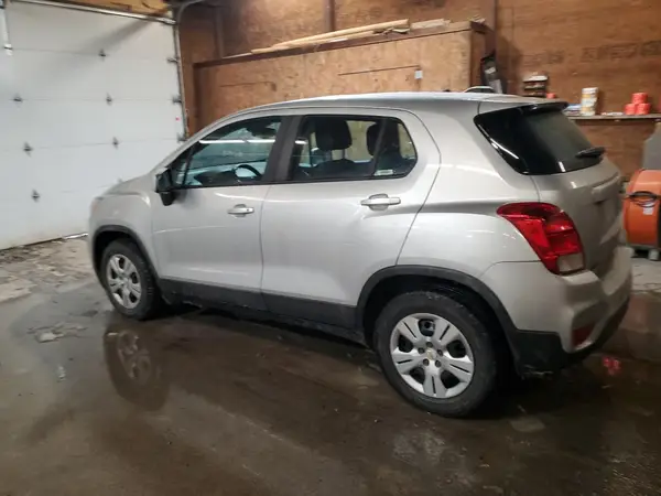 LSGCJKSB1KY004913 2019 CHEVROLET TRAX - Image 2
