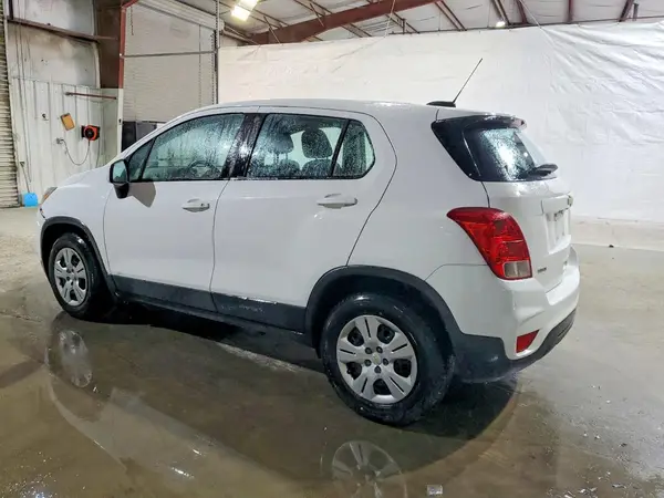 LSGCJKSB1KY011683 2019 CHEVROLET TRAX - Image 2