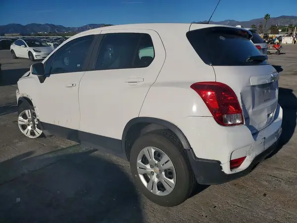 LSGCJKSB4KY011726 2019 CHEVROLET TRAX - Image 2