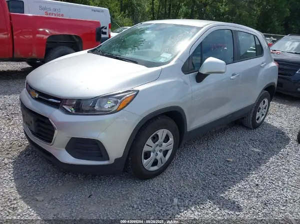 LSGCJKSB5KY004235 2019 CHEVROLET TRAX - Image 2