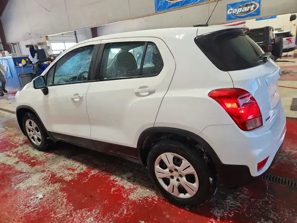 LSGCJKSB6KY000551 2019 CHEVROLET TRAX - Image 2
