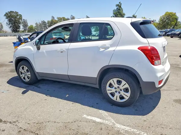 LSGCJKSB9KY011981 2019 CHEVROLET TRAX - Image 2