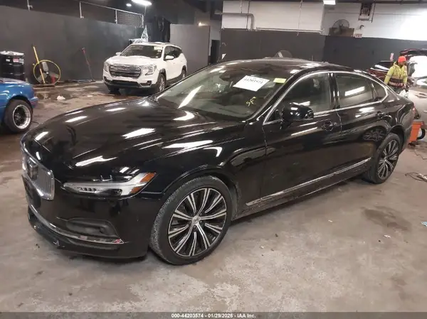 LVY062AE3SP441760 2025 VOLVO S90 - Image 2
