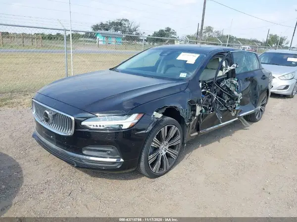 LVY062MA6PP325145 2023 VOLVO S90 - Image 2