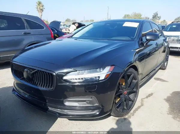 LVY062MN1PP323340 2023 VOLVO S90 - Image 2