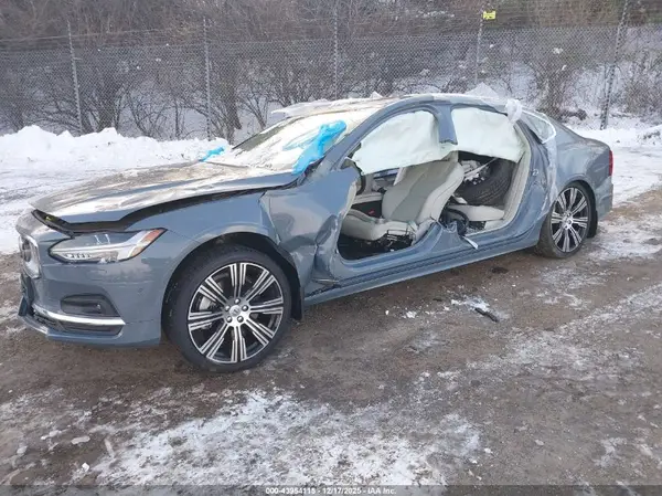 LVY062MN8PP320516 2023 VOLVO S90 - Image 2
