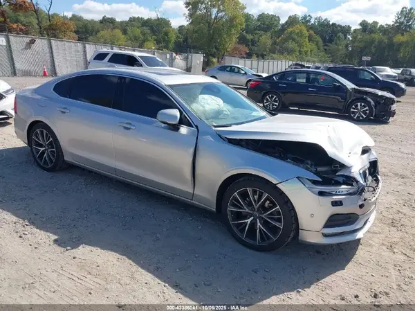 LVY102MK1JP055327 2018 VOLVO S90 - Image 1