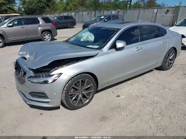 LVY102MK1JP055327 2018 VOLVO S90 - Image 2