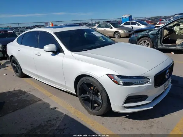 LVY102MK1KP082528 2019 VOLVO S90 - Image 1